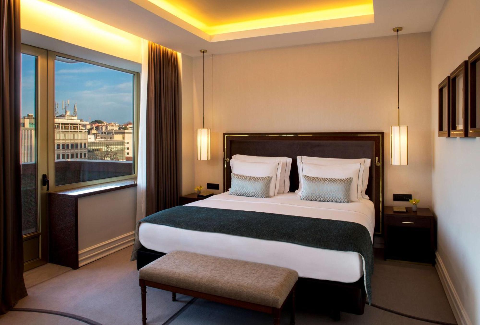 Tivoli Avenida Liberdade Lisboa - A Leading Hotel Of The World Exteriér fotografie A bedroom at the Four Seasons Hotel, London